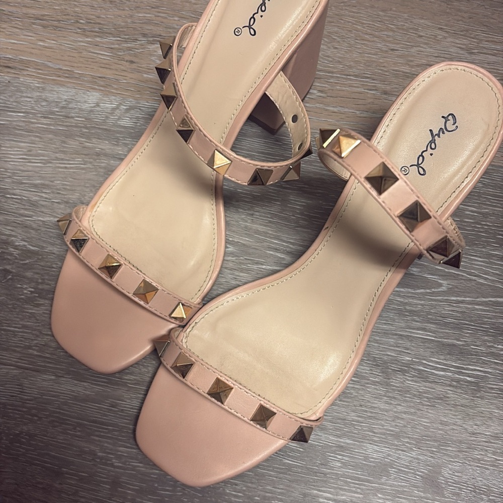 Chic Blush Sandals with Gold Studs